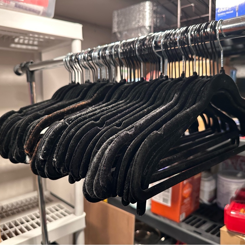 Black Velvet Slim Clothes Hangers - Pack of 50 - Picture 2 of 2